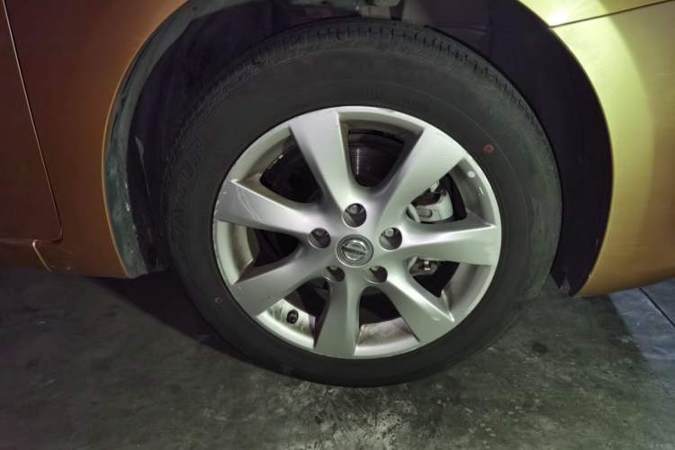 Used Nissan Tiida 2011 1.6L CVT Smart Version Right Front Wheel Hub