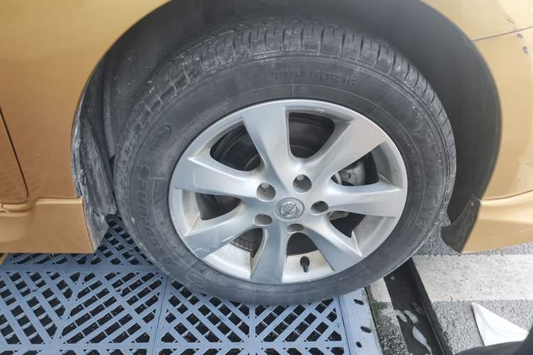 Used Nissan Tiida 2011 1.6L Manual Comfort Edition Right Front Wheel Hub