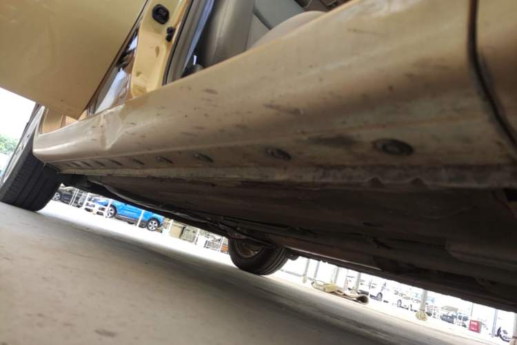 Used Nissan Tiida 2011 1.6L CVT Smart Version Right Side Sill