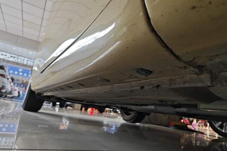 Used Nissan Tiida 2011 1.6L CVT Smart Version Right Side Sill