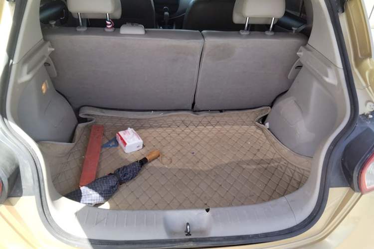Used Nissan Tiida 2011 1.6L CVT Smart Version Trunk