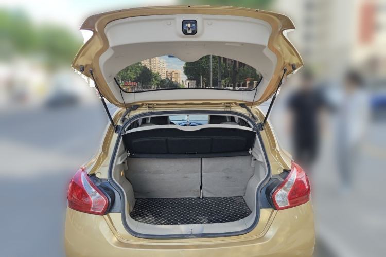 Used Nissan Tiida 2011 1.6L CVT Smart Version Trunk