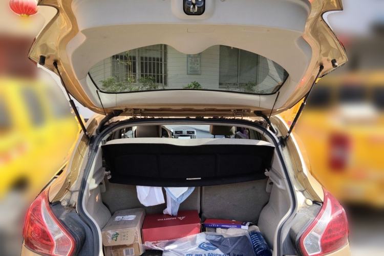 Used Nissan Tiida 2011 1.6L CVT Smart Version Trunk