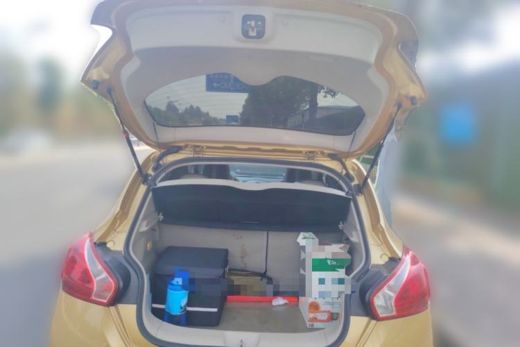 Used Nissan Tiida 2011 1.6L CVT Smart Version Trunk