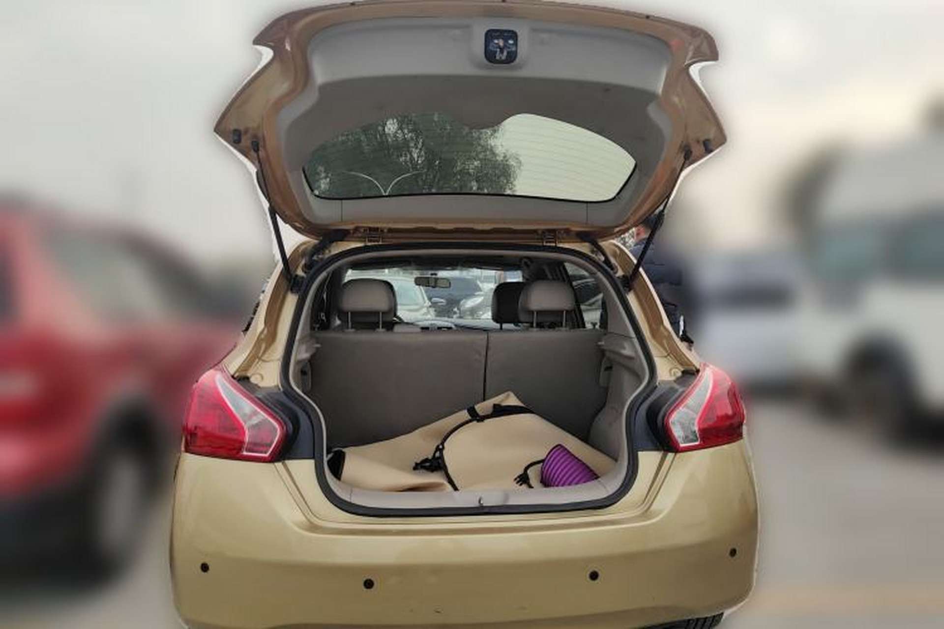 Used Nissan Tiida 2011 1.6L CVT Smart Version Trunk