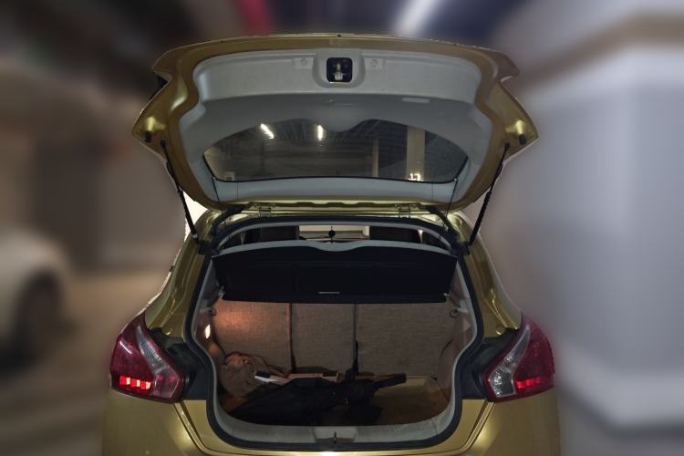 Used Nissan Tiida 2011 1.6L CVT Smart Version Trunk