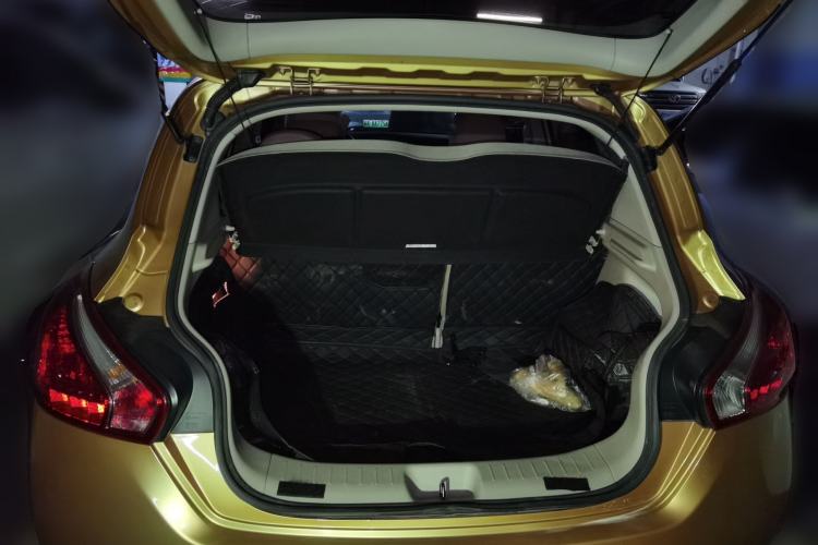 Used Nissan Tiida 2011 1.6L CVT Smart Version Trunk