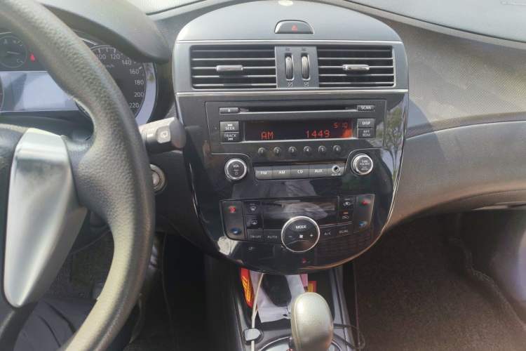 Used Nissan Tiida 2013 1.6L CVT Cool Cafe Edition Audio And AC Panel