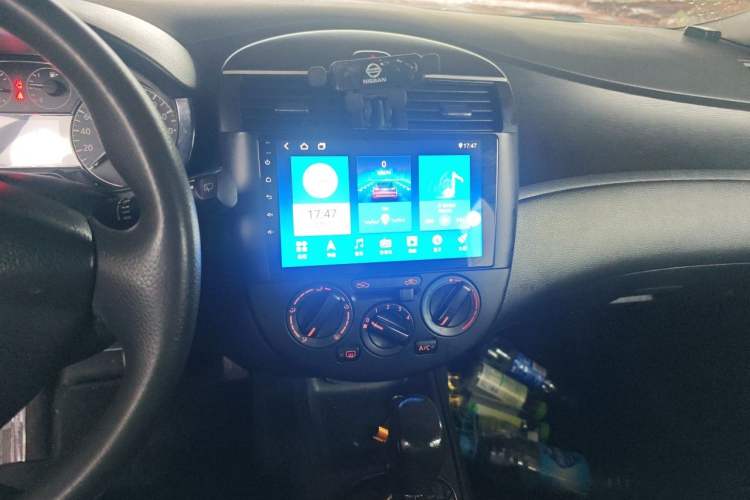 Used Nissan Tiida 2013 1.6L CVT Cool Cafe Edition Audio And AC Panel