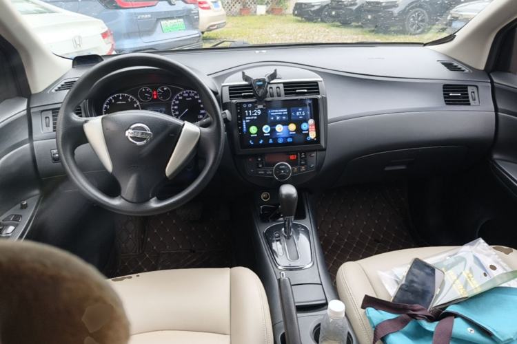 Used Nissan Tiida 2013 1.6L CVT Cool Cafe Edition Center Console