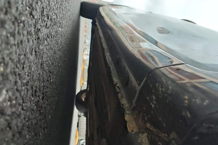 Used Nissan Tiida 2013 1.6L CVT Cool Cafe Edition Chassis Front Right