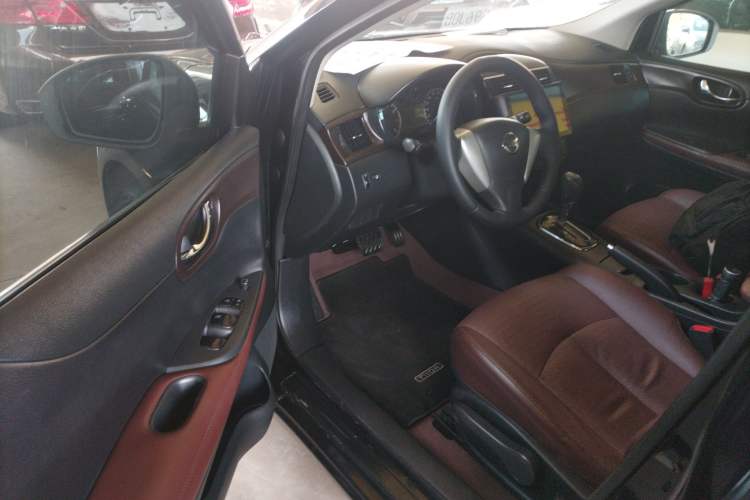 Used Nissan Tiida 2013 1.6L CVT Cool Cafe Edition Driver Seat