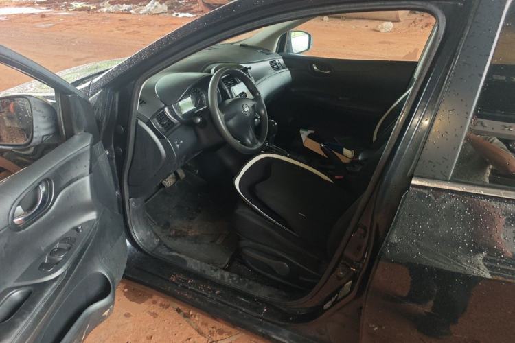 Used Nissan Tiida 2013 1.6L CVT Cool Cafe Edition Driver Seat