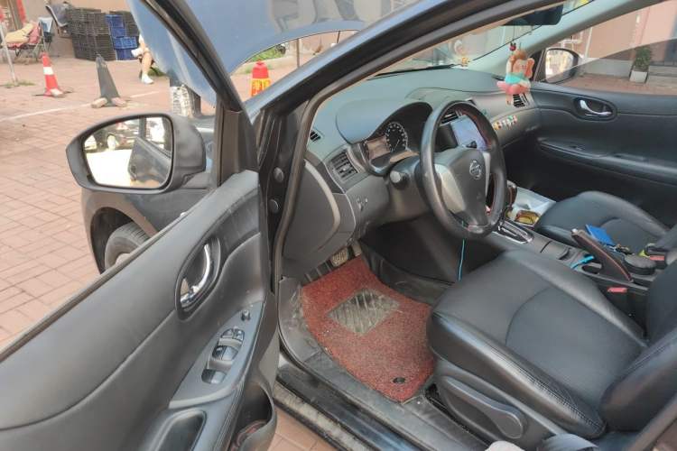 Used Nissan Tiida 2013 1.6L CVT Cool Cafe Edition Driver Seat