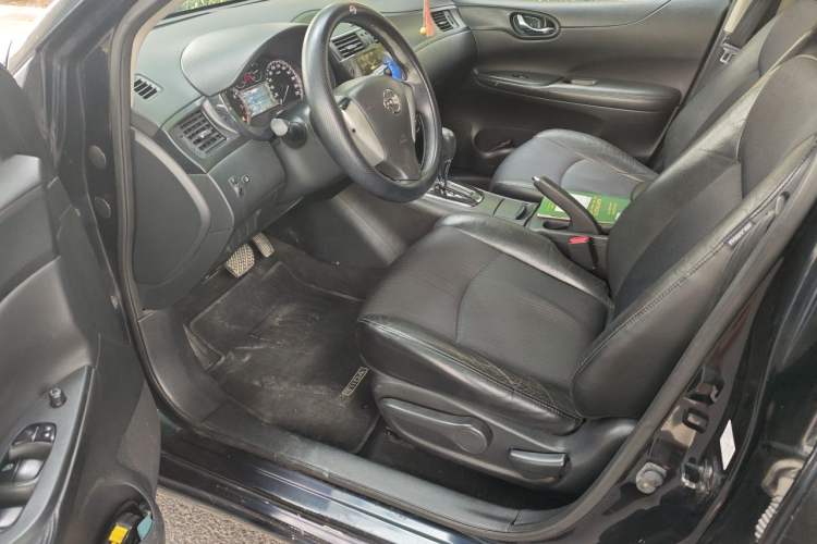 Used Nissan Tiida 2013 1.6L CVT Cool Cafe Edition Driver Seat