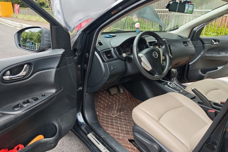 Used Nissan Tiida 2013 1.6L CVT Cool Cafe Edition Driver Seat
