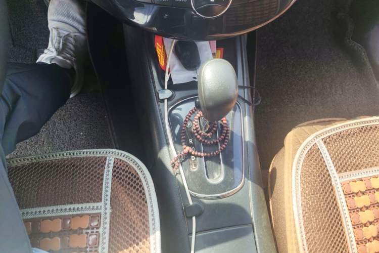 Used Nissan Tiida 2013 1.6L CVT Cool Cafe Edition Gear Lever