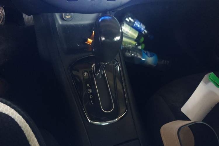 Used Nissan Tiida 2013 1.6L CVT Cool Cafe Edition Gear Lever