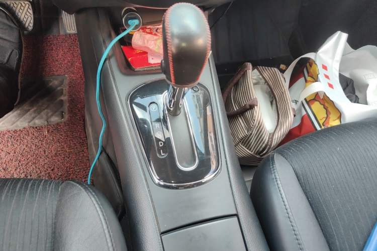 Used Nissan Tiida 2013 1.6L CVT Cool Cafe Edition Gear Lever