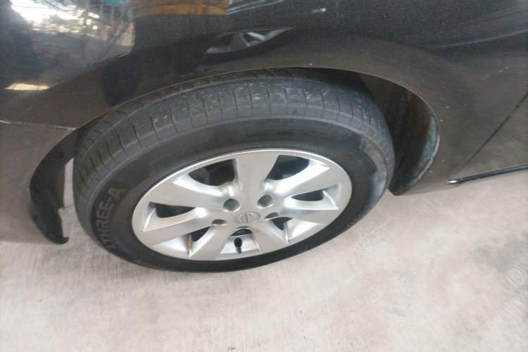 Used Nissan Tiida 2013 1.6L CVT Cool Cafe Edition Left Front Wheel Hub