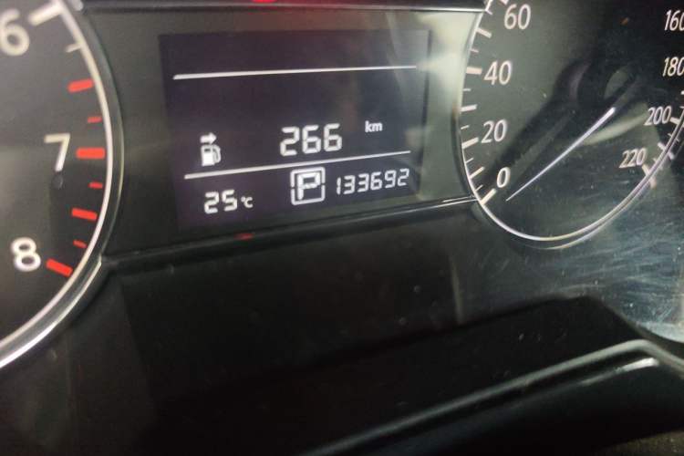 Used Nissan Tiida 2013 1.6L CVT Cool Cafe Edition Odometer Close Up