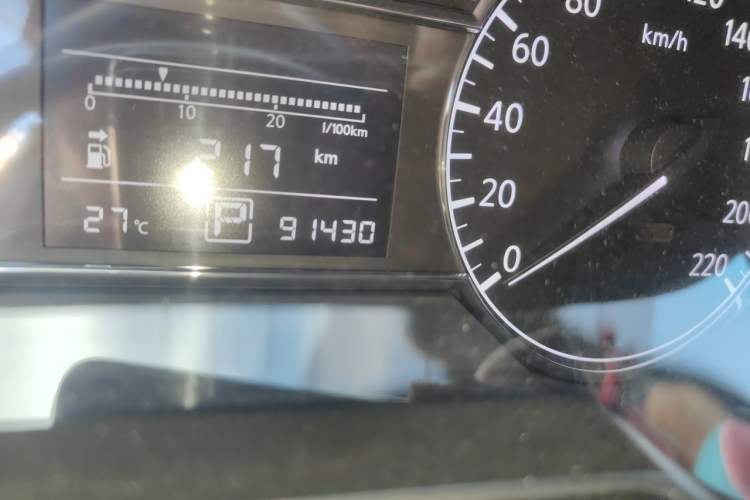 Used Nissan Tiida 2013 1.6L CVT Cool Cafe Edition Odometer Close Up