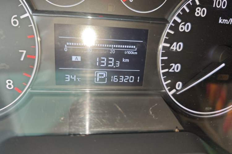 Used Nissan Tiida 2013 1.6L CVT Cool Cafe Edition Odometer Close Up
