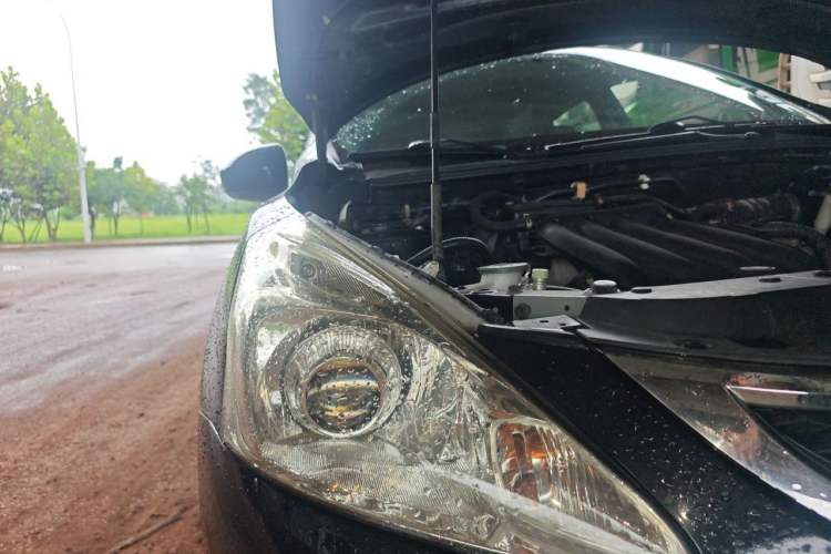 Used Nissan Tiida 2013 1.6L CVT Cool Cafe Edition Right Front Headlight