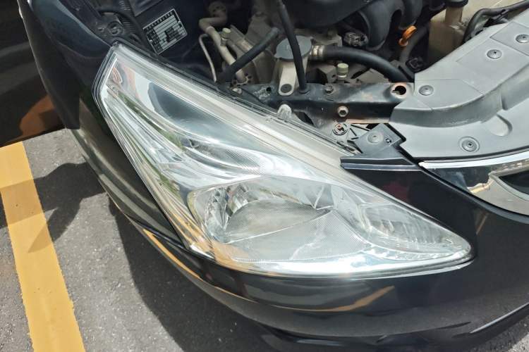 Used Nissan Tiida 2013 1.6L CVT Cool Cafe Edition Right Front Headlight