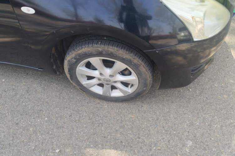 Used Nissan Tiida 2013 1.6L CVT Cool Cafe Edition Right Front Wheel Hub