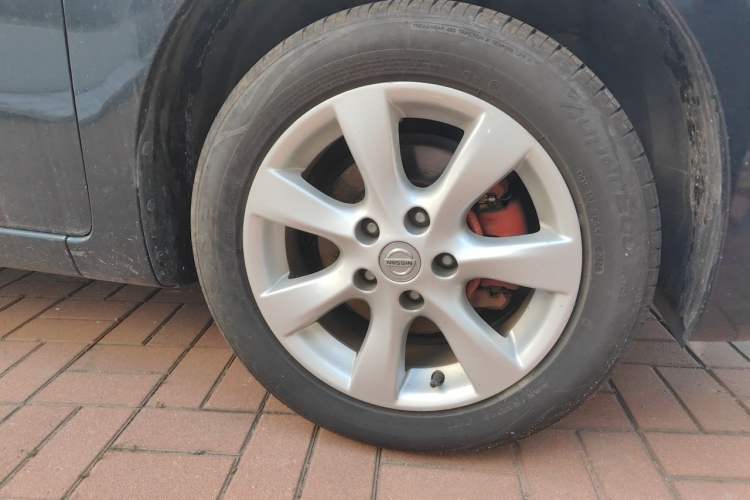 Used Nissan Tiida 2013 1.6L CVT Cool Cafe Edition Right Front Wheel Hub