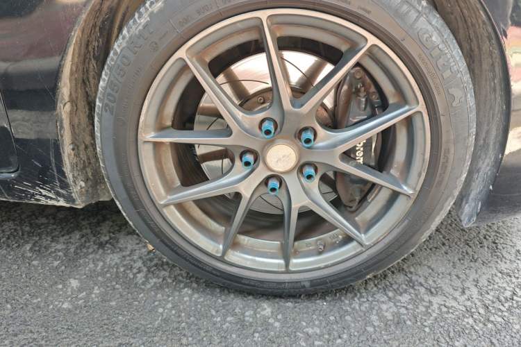 Used Nissan Tiida 2013 1.6L CVT Cool Cafe Edition Right Front Wheel Hub