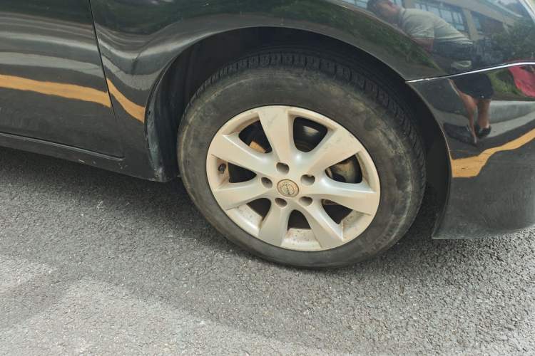 Used Nissan Tiida 2013 1.6L CVT Cool Cafe Edition Right Front Wheel Hub