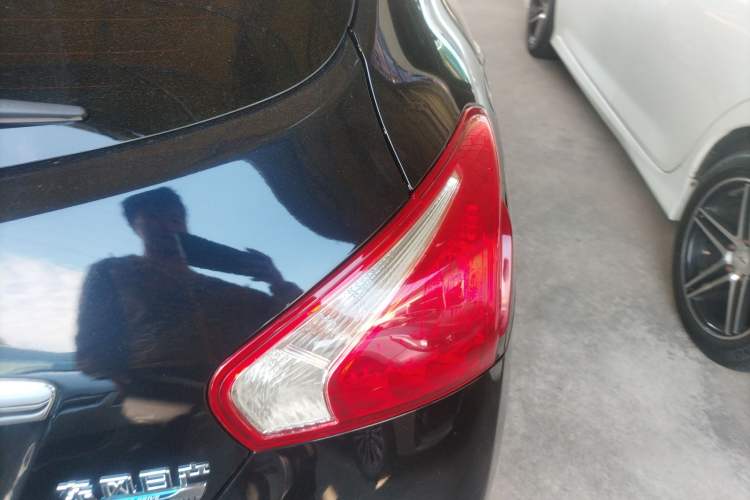 Used Nissan Tiida 2013 1.6L CVT Cool Cafe Edition Right Rear Taillight