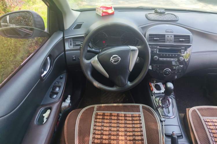 Used Nissan Tiida 2013 1.6L CVT Cool Cafe Edition Steering Wheel