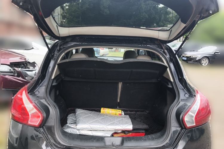 Used Nissan Tiida 2013 1.6L CVT Cool Cafe Edition Trunk