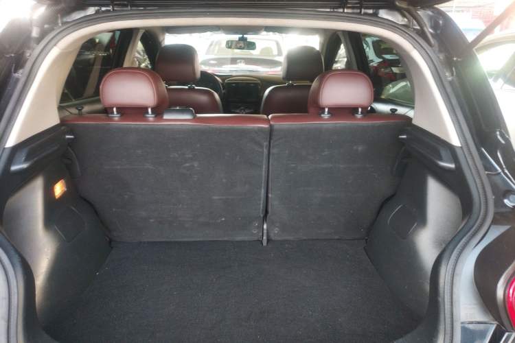 Used Nissan Tiida 2013 1.6L CVT Cool Cafe Edition Trunk