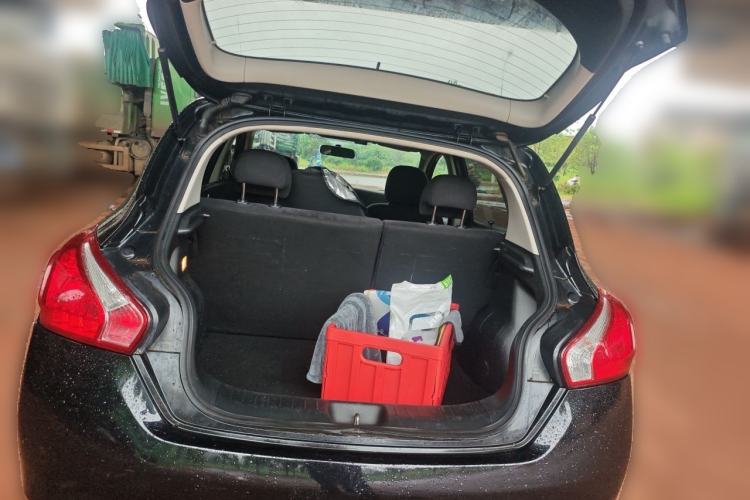 Used Nissan Tiida 2013 1.6L CVT Cool Cafe Edition Trunk