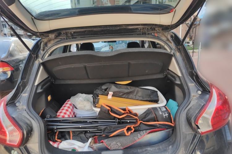 Used Nissan Tiida 2013 1.6L CVT Cool Cafe Edition Trunk