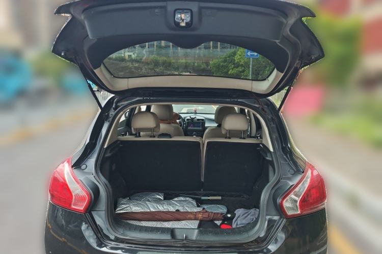 Used Nissan Tiida 2013 1.6L CVT Cool Cafe Edition Trunk