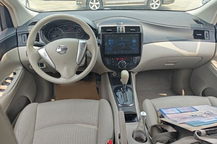 Used Nissan Tiida 2013 1.6L CVT Cool Cafe Edition Center Console