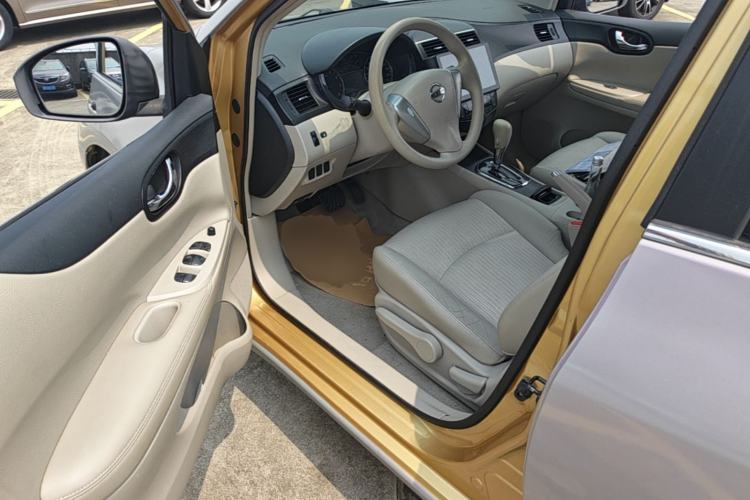 Used Nissan Tiida 2013 1.6L CVT Cool Cafe Edition Driver Seat