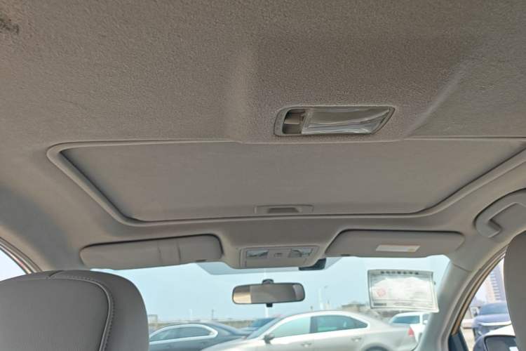 Used Nissan Tiida 2013 1.6L CVT Cool Cafe Edition Headliner