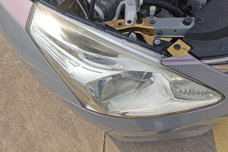 Used Nissan Tiida 2013 1.6L CVT Cool Cafe Edition Right Front Headlight