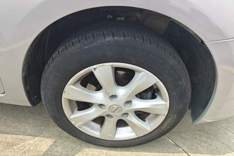 Used Nissan Tiida 2013 1.6L CVT Cool Cafe Edition Right Front Wheel Hub