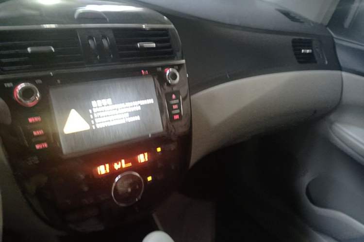 Used Nissan Tiida 2013 1.6L CVT Cool Cafe Edition Audio And AC Panel