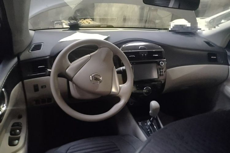 Used Nissan Tiida 2013 1.6L CVT Cool Cafe Edition Center Console