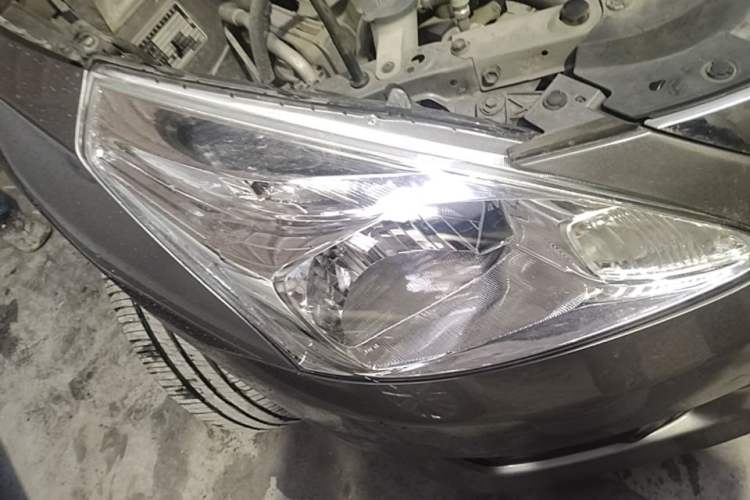 Used Nissan Tiida 2013 1.6L CVT Cool Cafe Edition Right Front Headlight