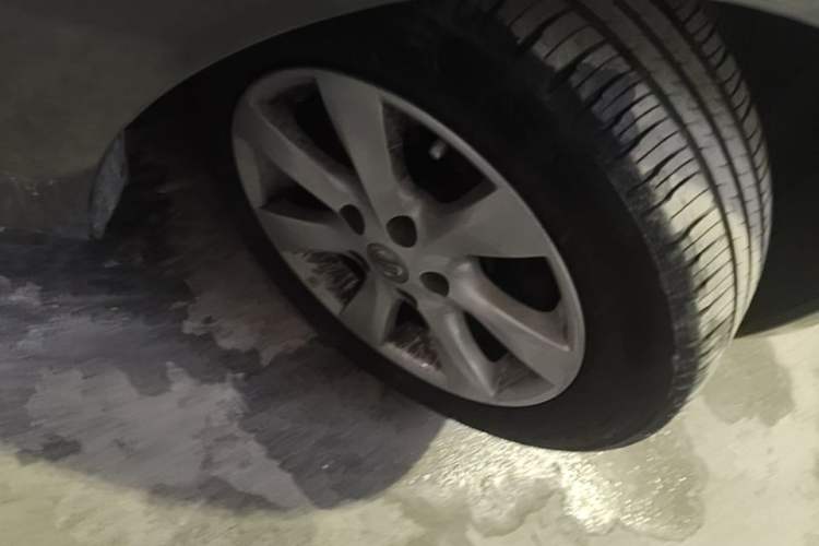 Used Nissan Tiida 2013 1.6L CVT Cool Cafe Edition Right Front Wheel Hub