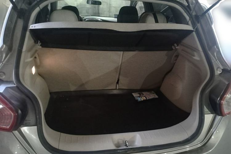 Used Nissan Tiida 2013 1.6L CVT Cool Cafe Edition Trunk